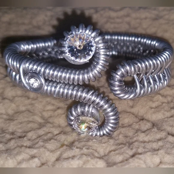 Silvertone Handmade Wire Spiral Statement Bracelet With Crystals. - Picture 4 of 6